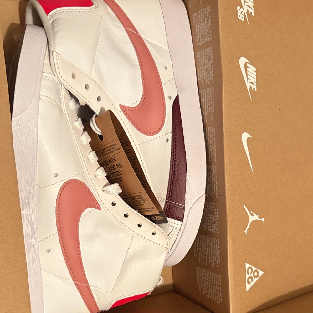 Nike Women's White, pink and burgundy blazers Sneakers